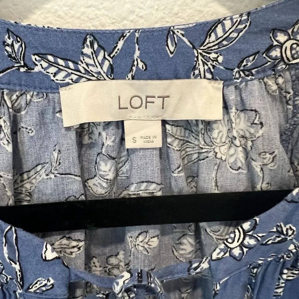 Loft Blue Floral Puff Sleeve Split Neck Blouse small cottagecore teacher dainty